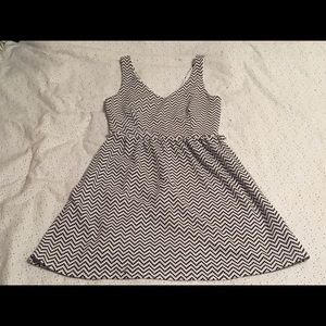 Black and white zig zag spring dress